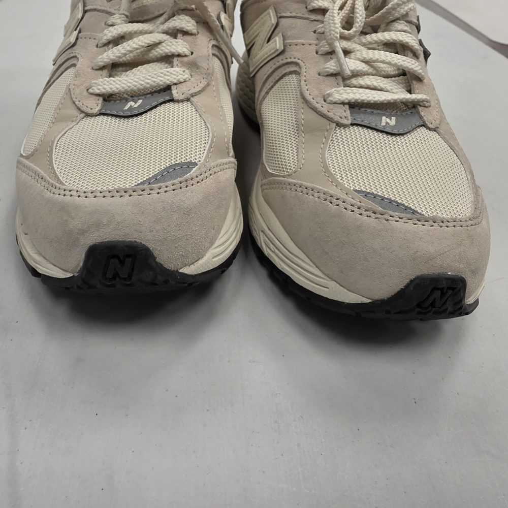New Balance 2002R Cream Sneakers - Picture 6 of 8